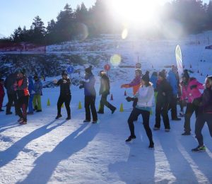 Cours de Zumba sur le front de neige