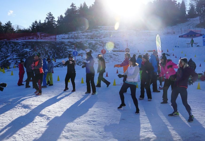 Cours de Zumba sur le front de neige